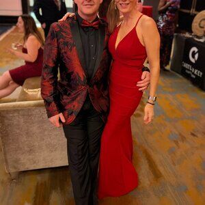 Stunning red body-con gown for prom/gala